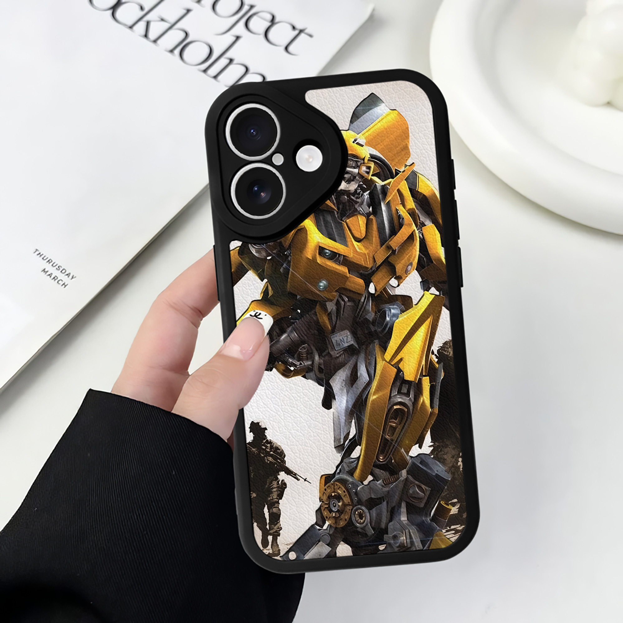 （画像用） Transformers トランスフォーマー 【iPhone 16シリーズ対応】シリコンスマホケース（レザー調） 材質：シリコン